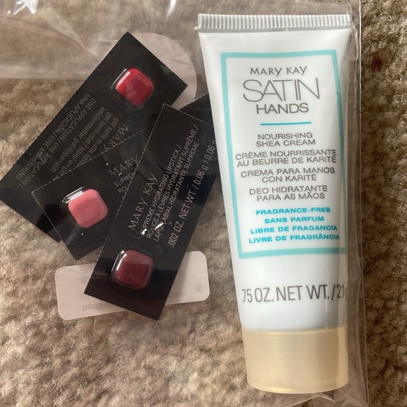 Lot-of-SIX-NIB Mary Kay Heart Shaped Click Up Lipsticks in Natural Confidence - Picture 11 of 11